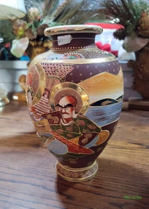 Jarrón Satsuma japonés antiguo de cerámica pintada de principios del siglo XX - Imagen 1 de 4