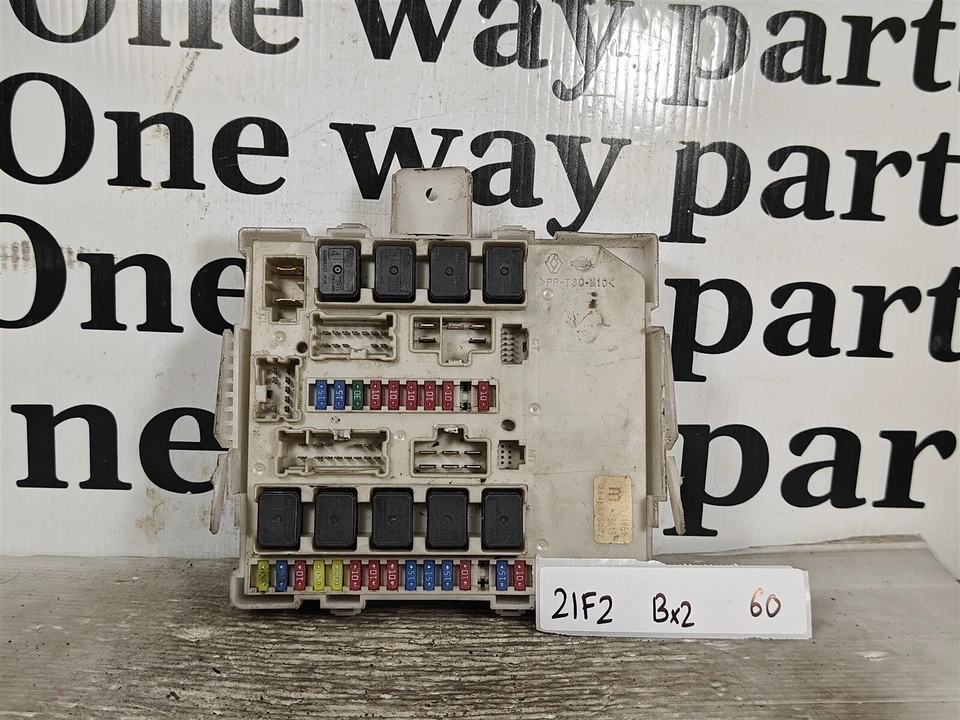 Módulo de caja relé de fusibles de motor 284B67S002 Nissan Pathfinder 2004-2007 21F2 060 B2 Foto 1 de 3