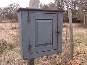 PRIMITIVE BATHROOM MEDICINE WALL HANGING CABINET CUPBOARD PAINTED COUNTRY RUSTIC - Picture 1 of 10