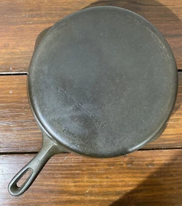 Unmarked Wagner Ware Cast Iron Skillet #8 10-1/2" F - Picture 1 of 9