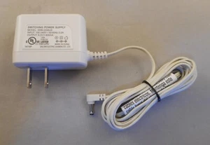 Adaptador de CA eléctrico Salom SSW-2256US para cámara infantil de verano (cable blanco de 2,0 m) - Imagen 1 de 4