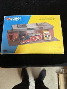 Corgi 1/76 Scale 31803 - Ready Cut Self Assembly Model Fire Depot - Picture 1 of 9