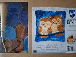 Latch Hook Kit  Cushion Front " Cuddling Owls  "16" x 16"  New by Vervaco - Picture 1 of 2