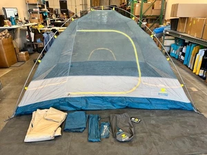 Mountainsmith Bear Creek 4 Tent - Used - Picture 1 of 15