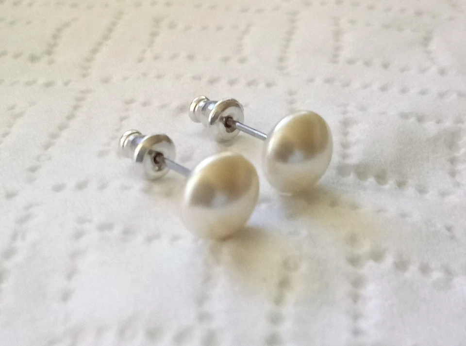 Swarovski Crystal Pearls, 10mm Cream Stud Earrings. - Image 1 of 3