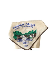 Fazzoletto da Collo Vintage Boy Scouts 1974 Staff Resica Falls Scout Riserva - Foto 1 di 4