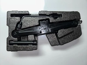2013 2018 HYUNDAI SANTA FE SPORT JACK, SPARE WHEEL TOOLS - Picture 1 of 5