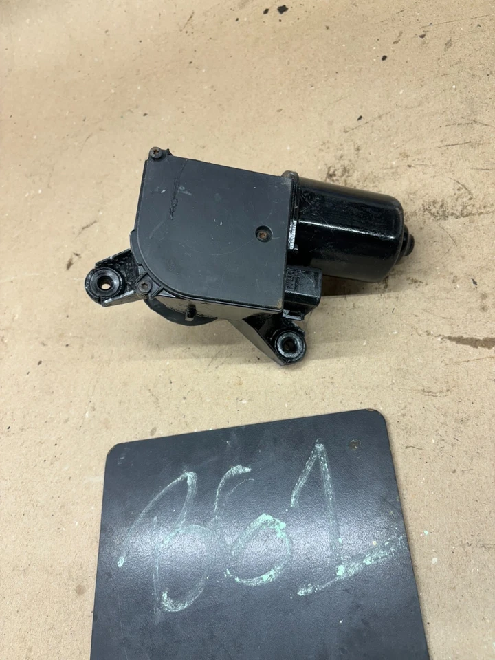 1988 1989 90 91 92 93 CHEVROLET GMC K1500 K2500 WINDSHIELD WIPER MOTOR USED GOOD - Image 1 of 4