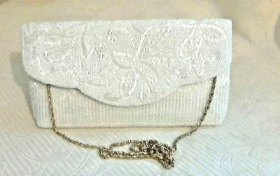 Bolso con Cuentas Blanco Bechamel 10"W x 6"H Forrado Satinado Un Bolsillo Cadena Dorada Gota 21" Foto 1 de 4