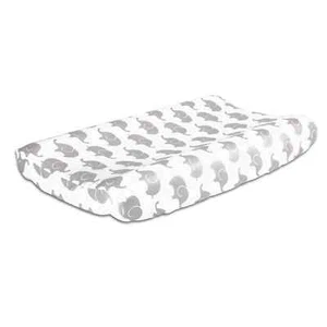 Cubierta de almohadilla cambiadora contorneada para bebé The Peanutshell - estampado de elefante gris - Imagen 1 de 1