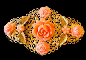 Rose finte corallo in celluloide epoca art deco con foglie spilla filagrana anni '30 vintage - Foto 1 di 7