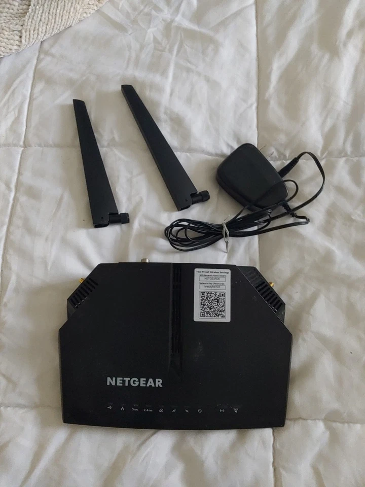 NETGEAR C6220 AC1200 Dual-Band WiFi Cable Modem Router - Image 1 of 1
