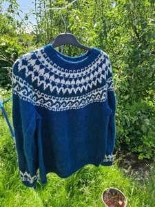 Scottish Hand Knitted Wool And Alpaca blue and white Icelandic Jumper L 42inch - Picture 1 of 4