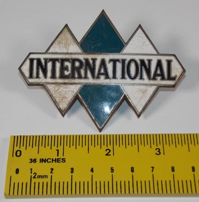 Raro 1923-1933 International Serie S Radiador Emblema Camión Capucha Insignia DL Auld Foto 1 de 4