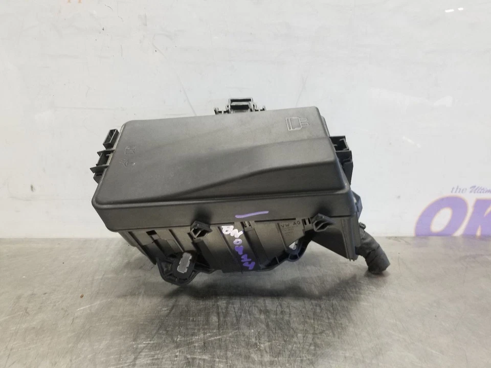 22 2022 VOLKSWAGEN GOLF GTI 2.0L ENGINE FUSE BOX - Image 1 of 4