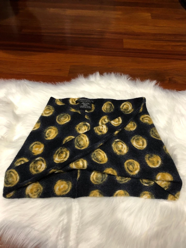 ¡Bufanda Anthropologie Infinity! Retro puntos azul marino y amarillo  Foto 1 de 3