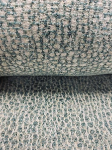Tela de tapicería de oruga beige verde beige de diseño para animales reversibles - Imagen 1 de 6