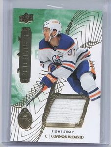 2022-23 UD Premier Connor McDavid #65 Fight Strap Patch Relic 4/5 oliatori - Foto 1 di 2