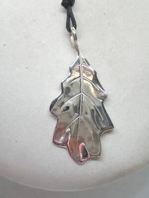 Quercia : Ciondolo in Argento 925 - Pendente Foglia Simbolo di Forza e Giustizia - Immagine 1 di 4