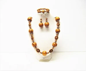 25mm Natural Wood Bead w/Oval Caramel/Brown Carved Resin Bead Neck/Brace/Earring - Picture 1 of 10