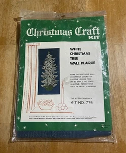 Kit Targa da Parete Artigianale Albero di Natale Bianco #774 MCM Paillettes Nuovo Sigillato Vintage - Foto 1 di 3