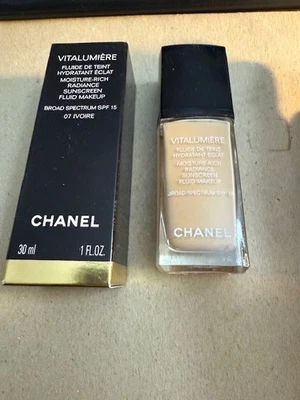 Chanel Vitalumiere  Moisture-Rich Sunscreen Fluid Makeup 07 IVOIRE NIB Free Ship - Image 1 of 4
