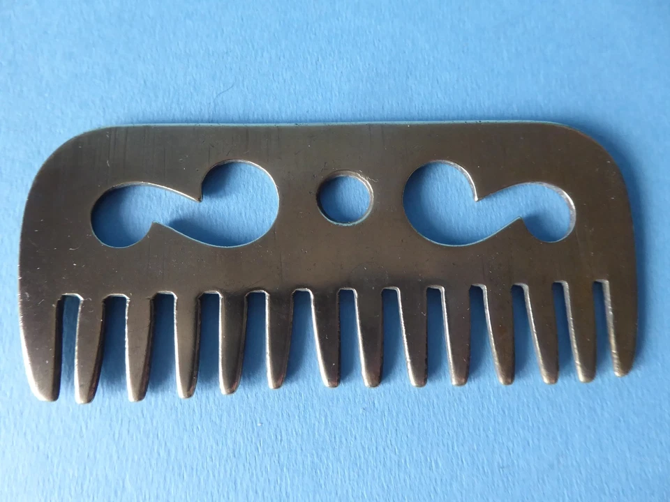 ANCIEN PEIGNE A CRINIERE POUR CHEVAL - Photo 1/3