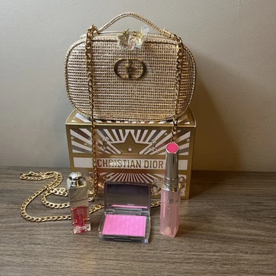 Bolsa de hombro Dior VIP Holiday 2025 con cadena, rubor tamaño completo, aceite labial y bálsamo Foto 1 de 4