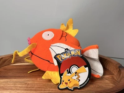 Pokemon Pelúcia 8" (Magikarp) Oficialmente Licenciado Novo com etiquetas 2023 Fábrica de Brinquedos - Imagem 1 de 4