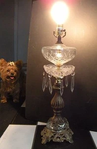 BEAUTIFUL LARGE CRYSTAL & BRASS ORNATE FOOTED with  PRISMS TABLE LAMP. Works - Picture 1 of 8