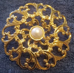 2 1/4" BEAUTIFUL GOLD TONED FLORAL PIN FREE SHIPPING UNITED STATES CUSTOMERS - Picture 1 of 4