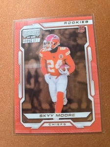 2022 Panini Chronicles - Playoff Momentum Rookies Skyy Moore #PMR-22 (RC) - Picture 1 of 2