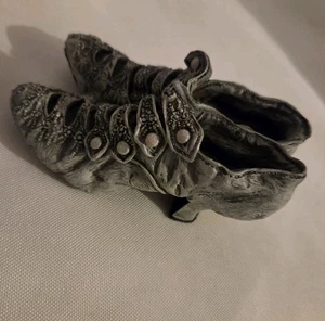 Vtg Resin Miniature Ruffled Victorian Style Pair of Shoes Figurine Grey - Picture 1 of 17