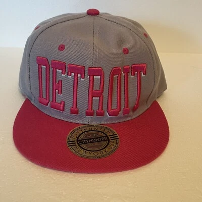 Boné bordado Detroit City Hunter Snap Back cinza e rosa - Imagem 1 de 4