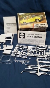 VINTAGE 1960'S AIRFIX M210C 1/32 FORD ESCORT MK1 UNMADE KIT, EXCELLENT BOXED - Picture 1 of 9