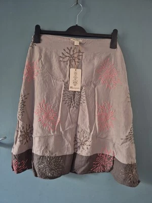 BNWT Monsoon Size 22 Grey Pink Embroidered Knee Length Skirt (525/183/v) - Image 1 of 4