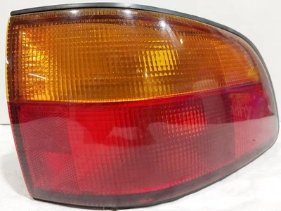 Luz trasera exterior derecha Toyota Sienna 1998 a 2000 81550-08010 Foto 1 de 4