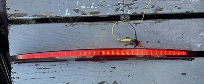 Cadillac CTS WAGON 2010-2014 TERCERA LUZ DE FRENO PARADA DE MONTAJE ALTO FABRICANTE DE EQUIPOS ORIGINALES 20813425 Foto 1 de 4