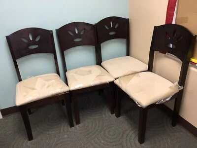 Juego de 4 sillas de comedor de madera con cojines Foto 1 de 4