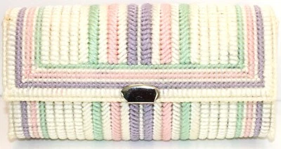 Bolso sin asas hecho a mano cierre a presión blanco, púrpura, verde, rosa con forro floral Foto 1 de 4