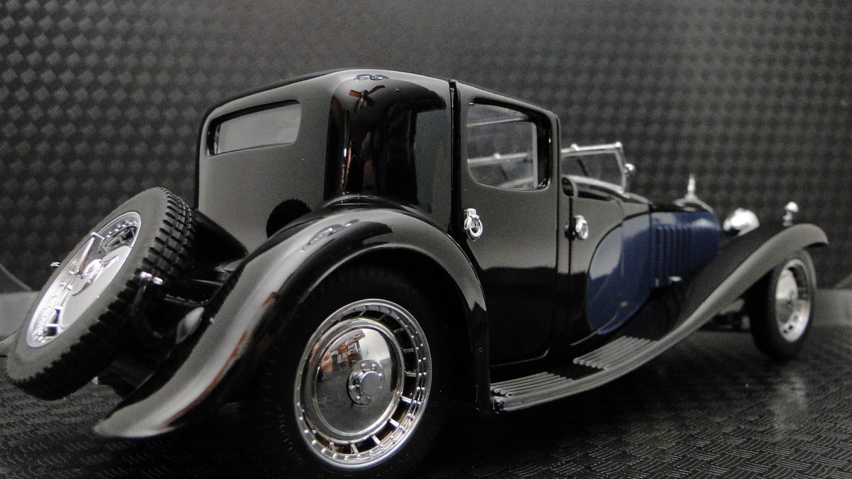 Bugatti 41 La e 1:24スケール BUGATTI Chiron 0-400-0 km/h in 42 seconds 1:24 by Maisto