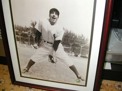 Phil Rizzuto signed sepia Black and White Photo NY Yankees MLB hologram - Image 1 of 4