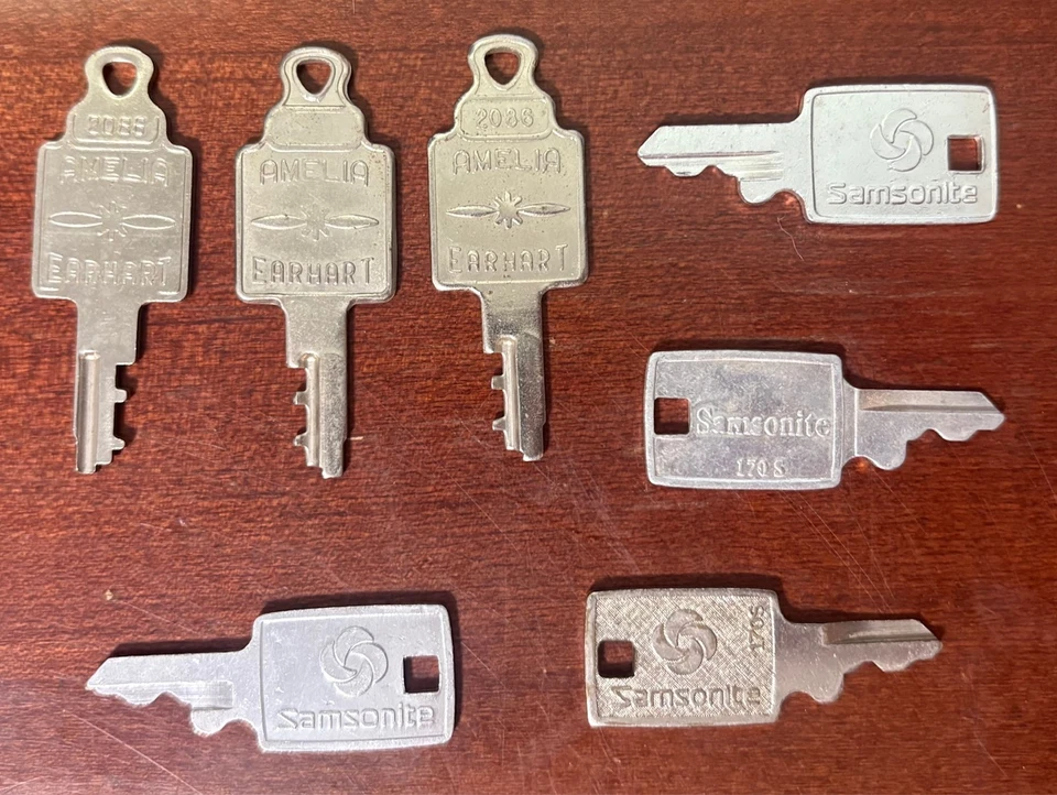 7x Maleta de colección Amelia Earhart AE y Samsonite llaves con cerradura de equipaje - ENVÍO GRATUITO Foto 1 de 1