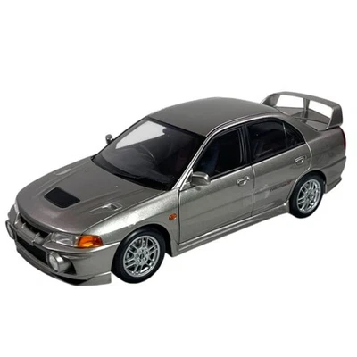 Modellino Auto Motorhelix 1/18 Mitsubishi Lance Evolution IV 1999 Steel Silve... - Immagine 1 di 4