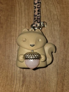 Scoiattolo LIGHT UP cordino tascabile porta igienizzante bagno e corpo funziona - Foto 1 di 4