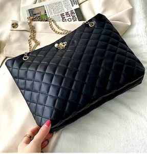 Modische gesteppte Handtasche aus Kunstleder mit Kettengriffen - Bild 1 von 5