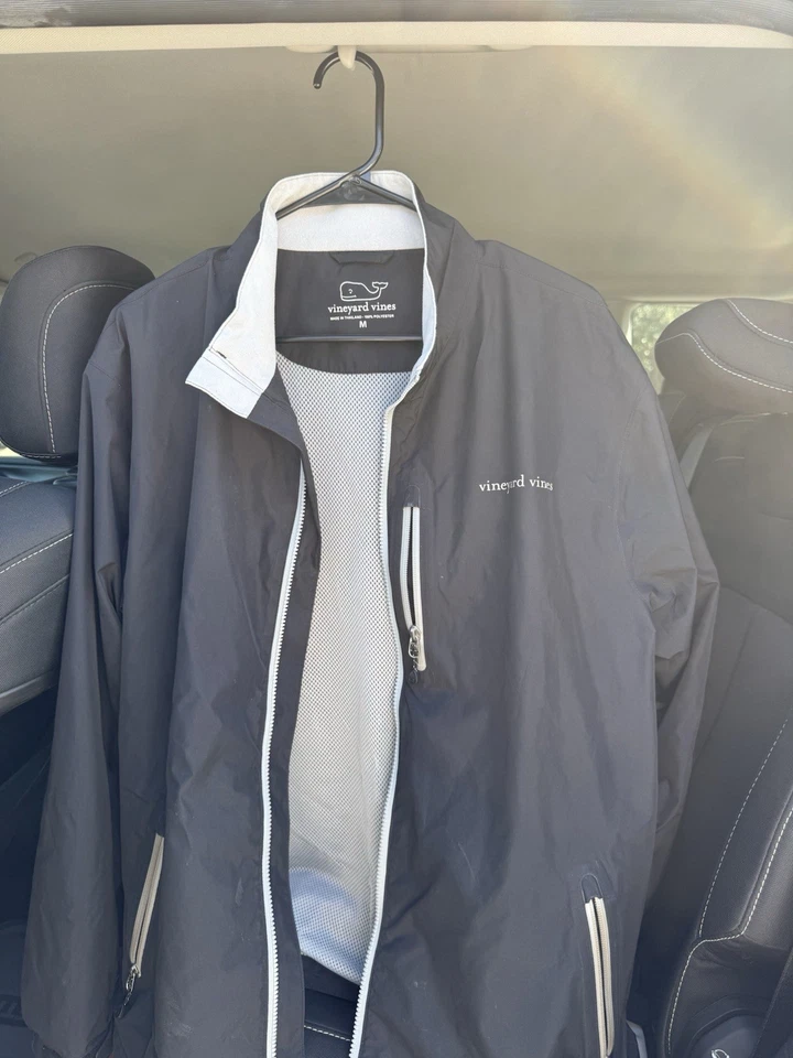 Abrigo de Lluvia Vineyard Vines Negro Talla M Hombre Excelente Estado Usado Foto 1 de 1