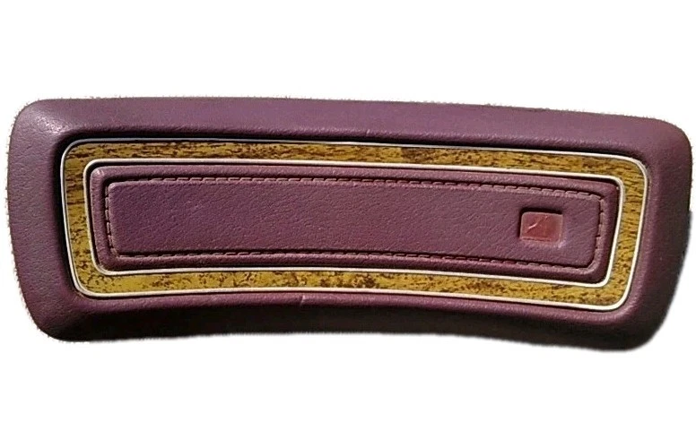 80 AMC Eagle Borgoña Volante Bocina Almohadilla Botón OEM Foto 1 de 4