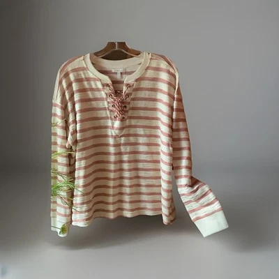 Top Pullover Maurices Grande Mangas Largas Crema/Salmón Rayas Con Cordones Frontales Foto 1 de 4