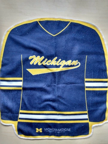 Michigan Wolverines vs. UMASS Hockey 1-9-22  ~18" x 16.5" ~ Rally Towel BIG SGA Cover